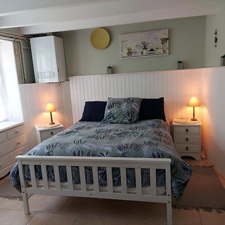 Charming Two Bedroom Gite With Beautiful Gardens كونفولين المظهر الخارجي الصورة