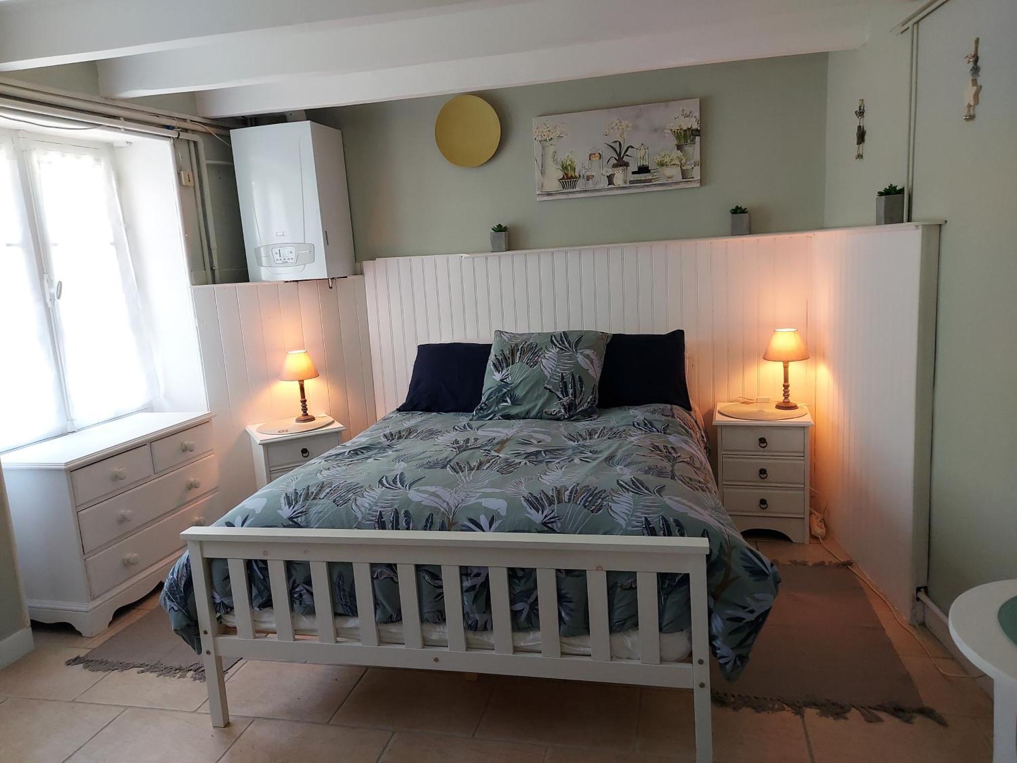 Charming Two Bedroom Gite With Beautiful Gardens كونفولين المظهر الخارجي الصورة
