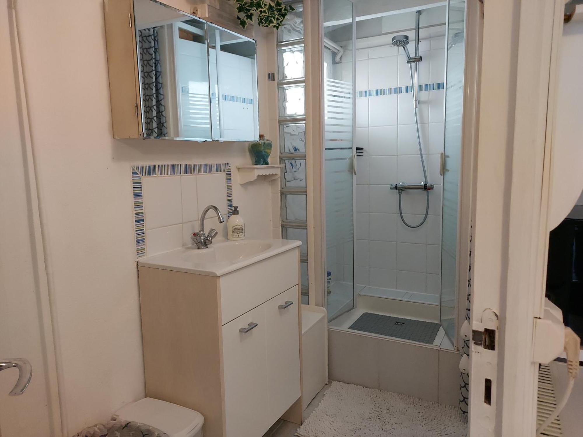 Charming Two Bedroom Gite With Beautiful Gardens كونفولين المظهر الخارجي الصورة