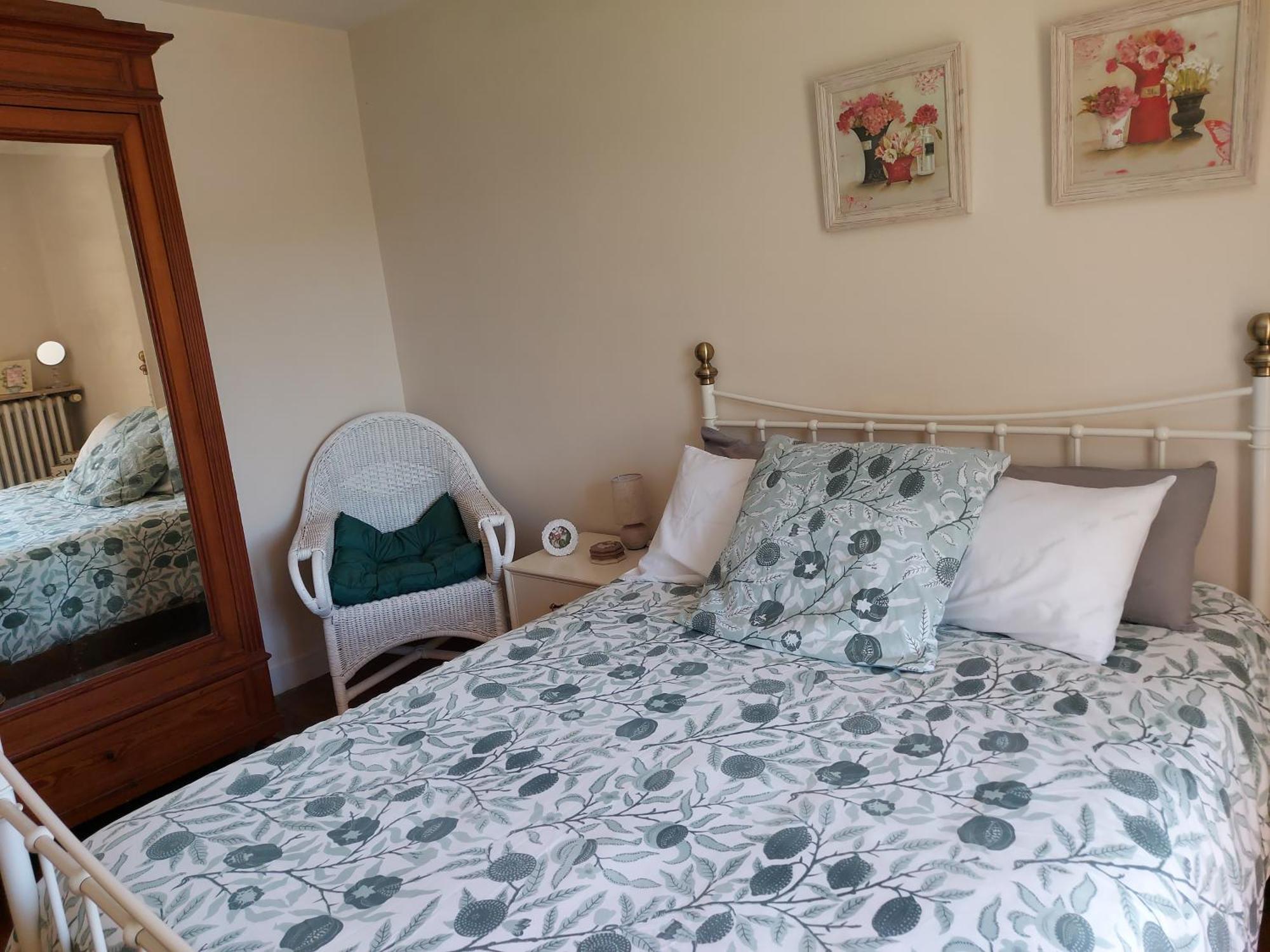 Charming Two Bedroom Gite With Beautiful Gardens كونفولين المظهر الخارجي الصورة
