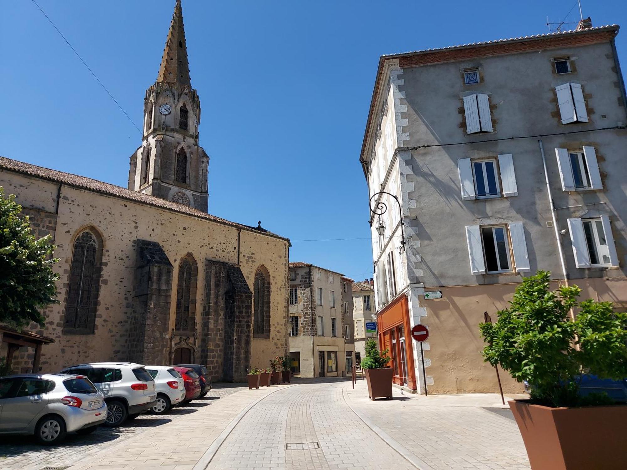 Charming Two Bedroom Gite With Beautiful Gardens كونفولين المظهر الخارجي الصورة