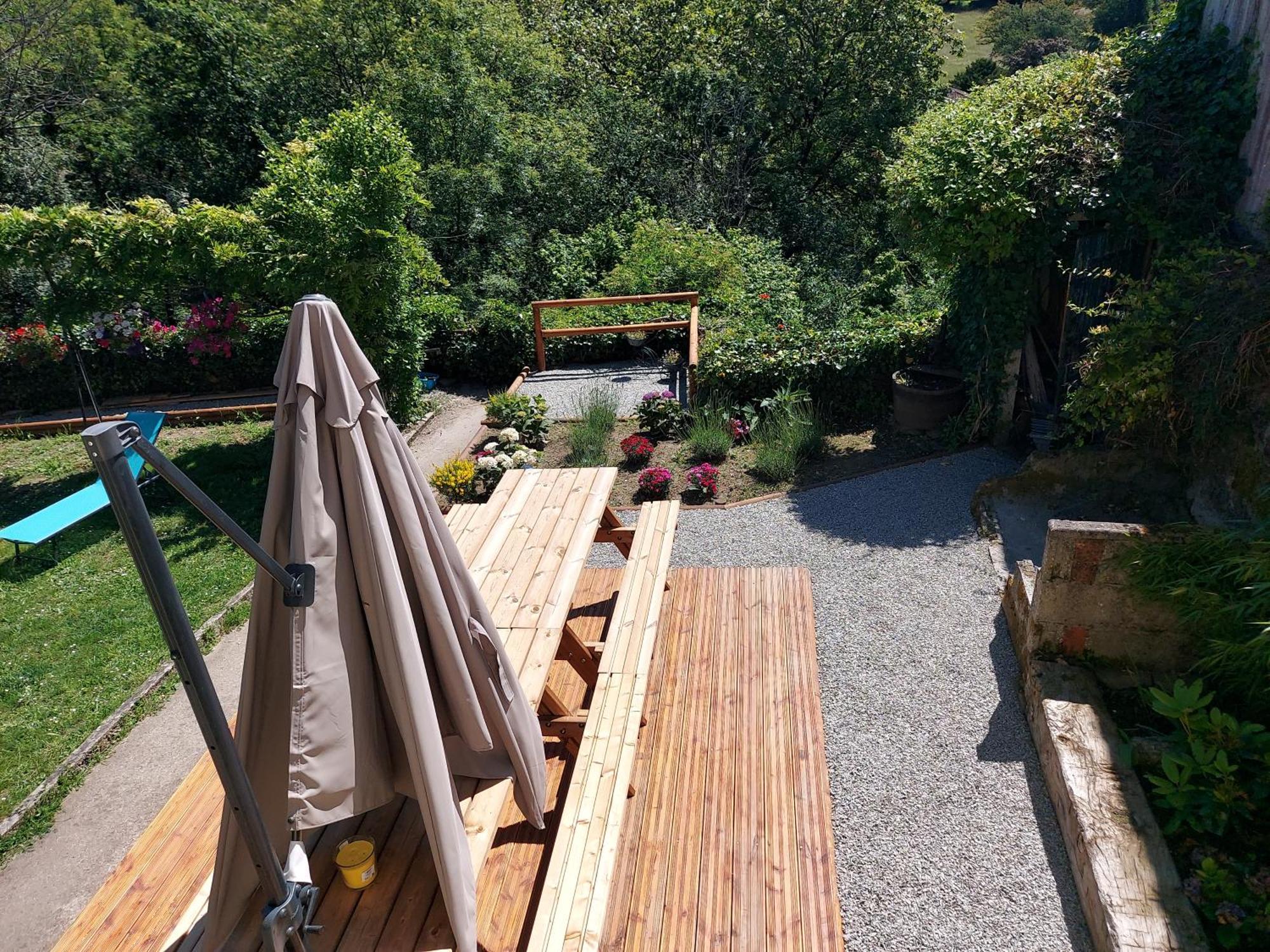 Charming Two Bedroom Gite With Beautiful Gardens كونفولين المظهر الخارجي الصورة