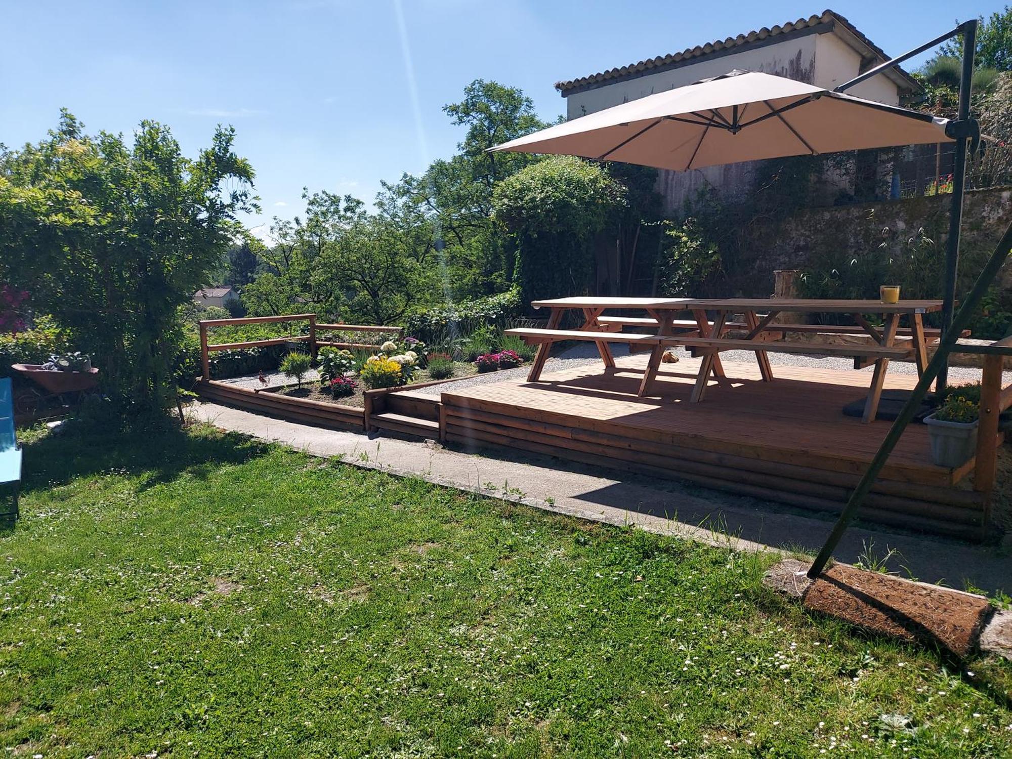 Charming Two Bedroom Gite With Beautiful Gardens كونفولين المظهر الخارجي الصورة